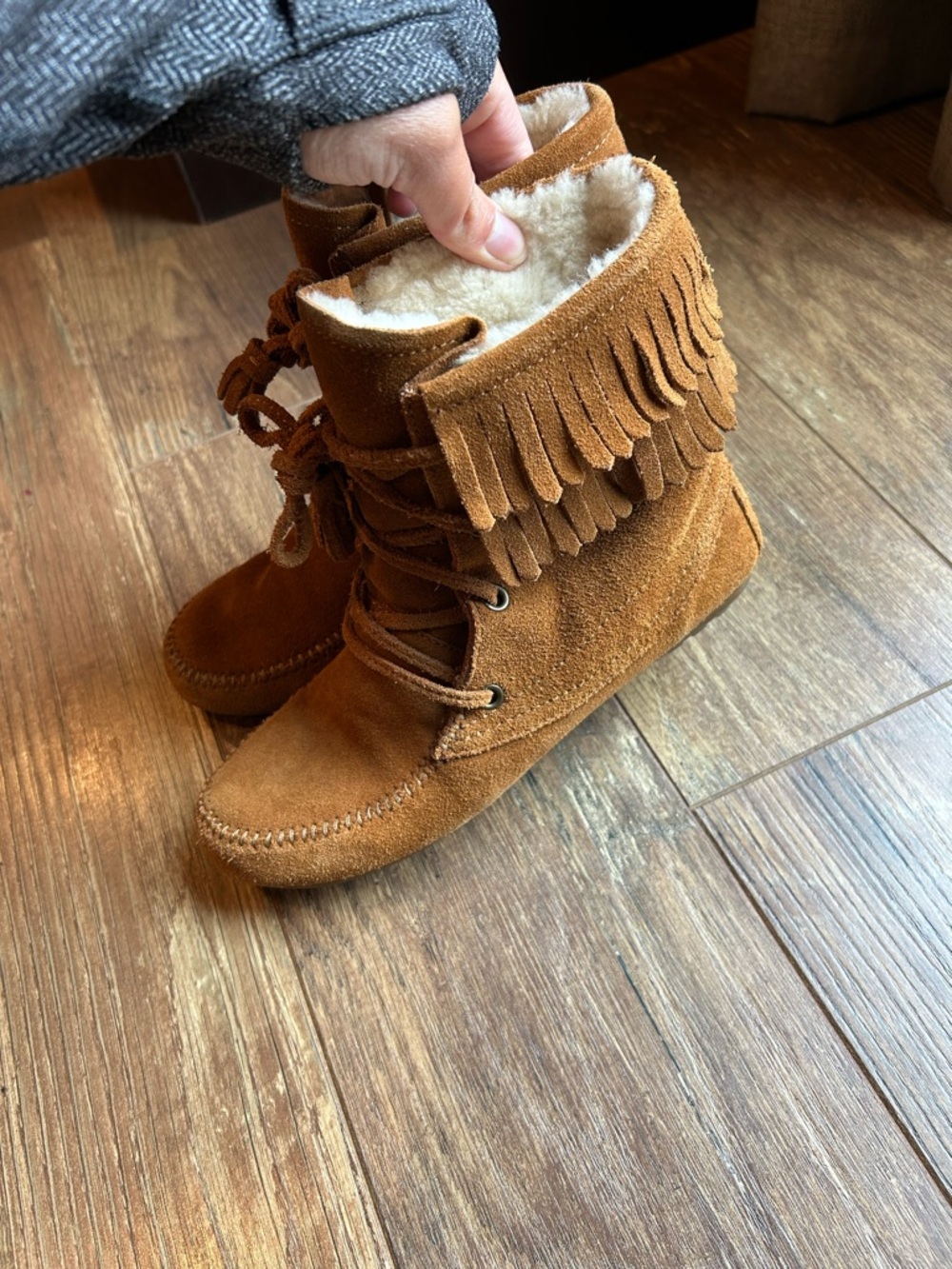 Minnetonka Chestnut Suede Fringe Moccasin Boots - Picture 3 of 9